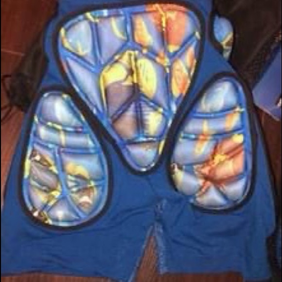 Children’s Snow board protection shorts - Picture 3 of 3